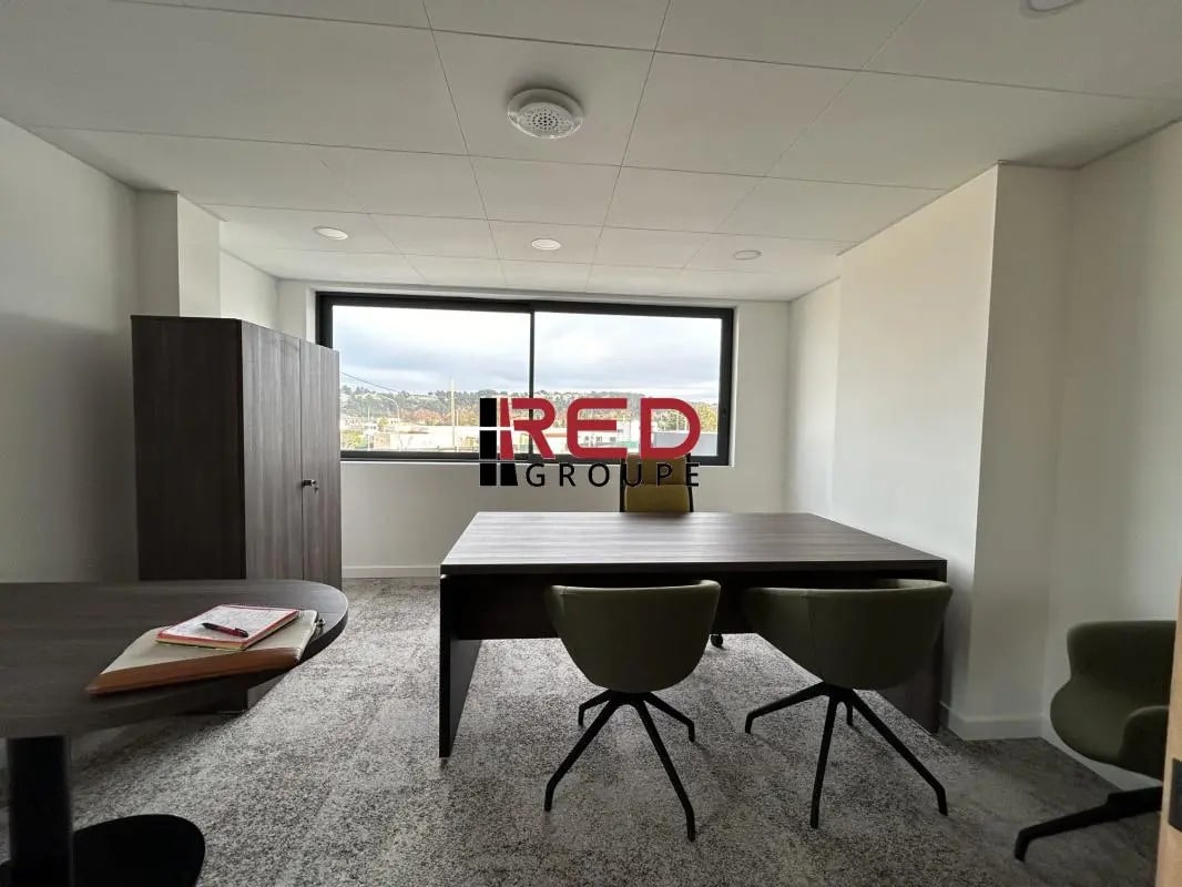 Bureau dans Gignac-la-Nerthe à louer Photo de l’immeuble– Image 1 sur 6