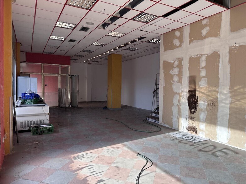 Local commercial dans Algeciras, Cádiz à vendre - Photo de l’immeuble – Image 2 sur 12