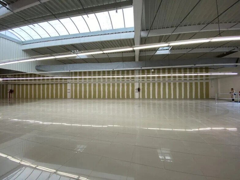 Local commercial dans Maurepas à louer - Photo intérieure – Image 2 sur 4