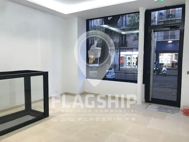 Local commercial dans Paris à louer - Photo de l’immeuble – Image 3 sur 7