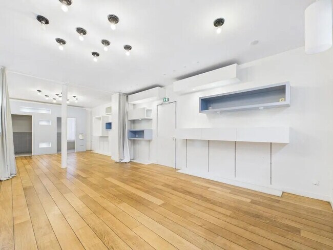 Plus de détails pour Local commercial à louer