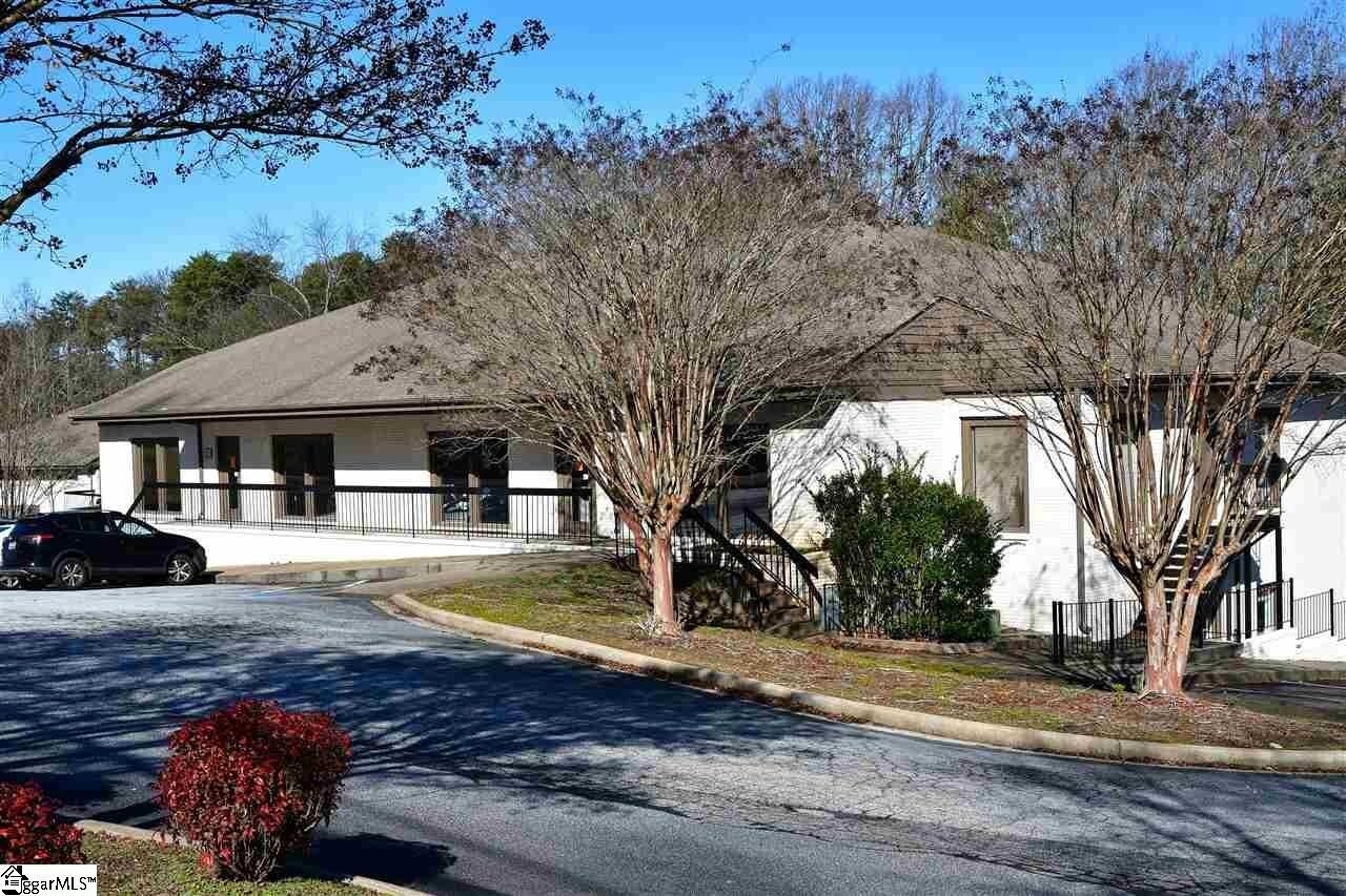 552 Memorial Drive Ext, Greer, SC à louer Photo principale– Image 1 sur 13