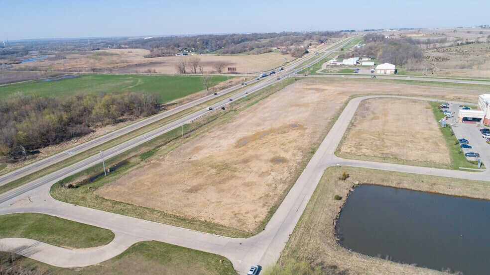 2591 Wild Rose Circle South, Clinton, IA à vendre - Photo de l’immeuble – Image 3 sur 15