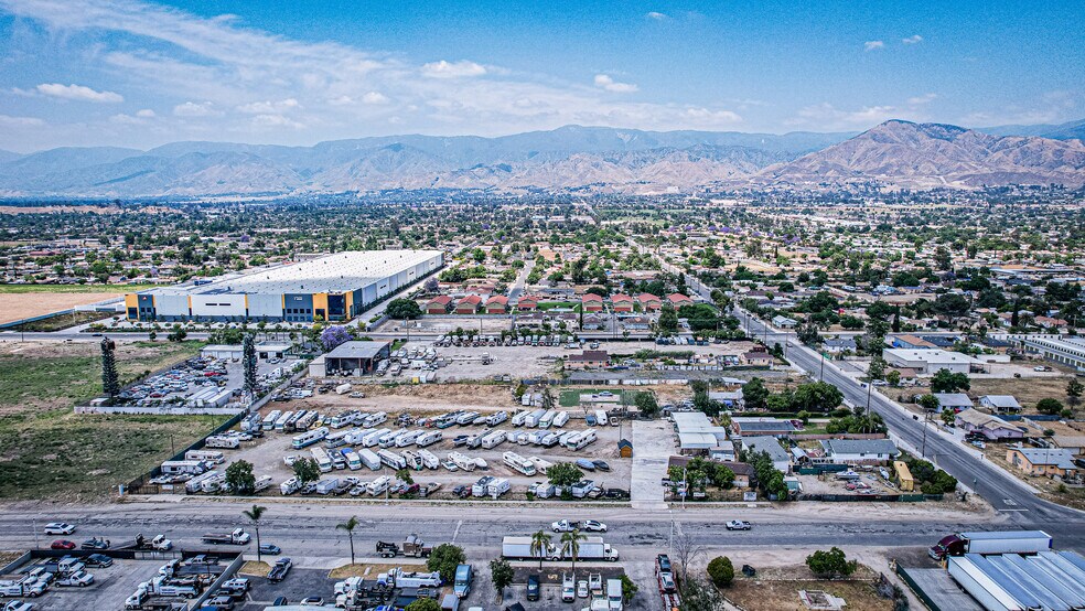 26068 5th St, San Bernardino, CA à vendre - Photo de l’immeuble – Image 3 sur 13