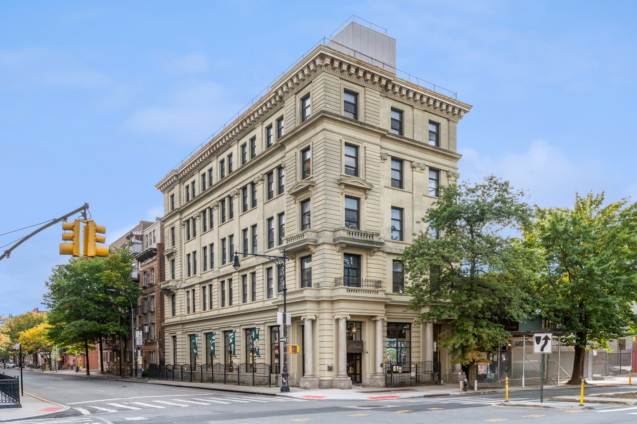 134 Broadway, Brooklyn, NY à louer Photo de l’immeuble– Image 1 sur 6