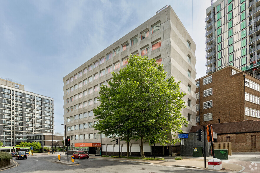 22 Addiscombe Rd, Croydon à louer - Photo de l’immeuble – Image 1 sur 4