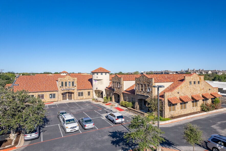 7700 Cat Hollow Dr, Round Rock, TX à louer - Photo de l’immeuble – Image 2 sur 26