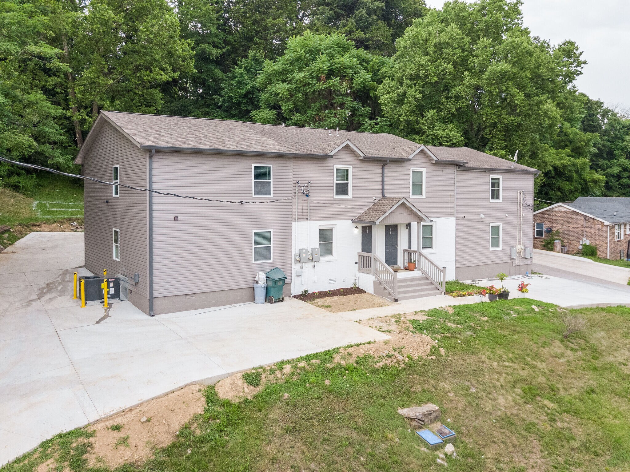 Nashville Bundle of 14 Duplex Units portefeuille de 6 biens à vendre sur LoopNet.fr Photo principale– Image 1 sur 2