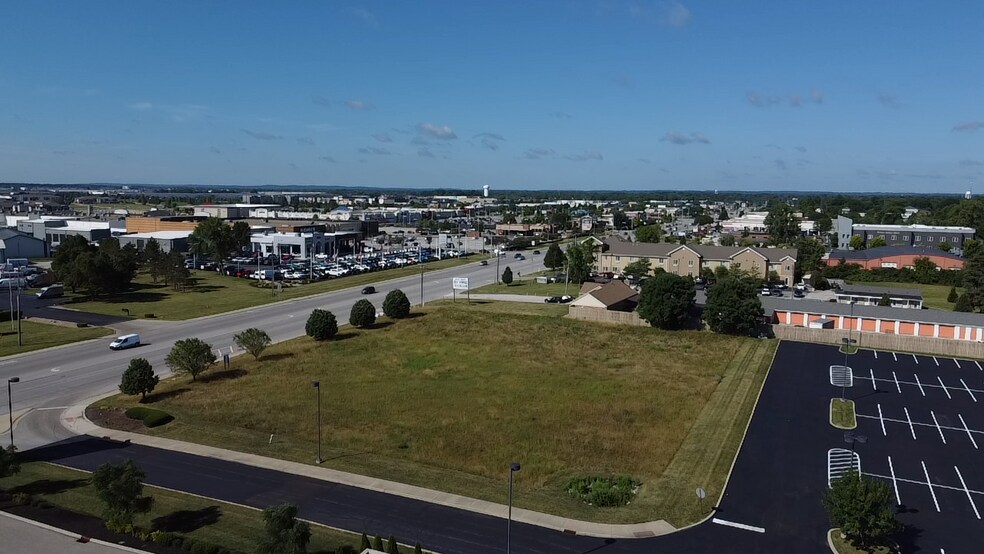 2702 Main Street, Plainfield, IN à vendre - Photo principale – Image 1 sur 6