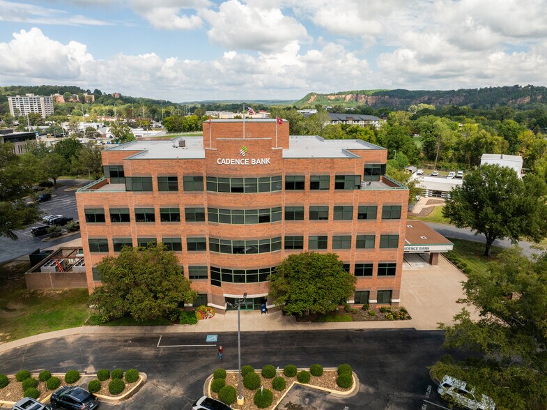 2800 Cantrell Rd, Little Rock, AR à louer - Photo de l’immeuble – Image 1 sur 6