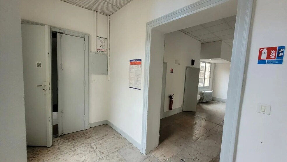 Local commercial dans Montpellier à louer - Photo de l’immeuble – Image 3 sur 7