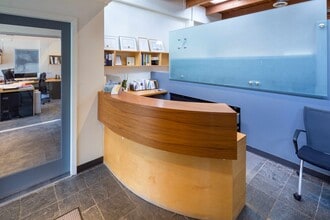 1684 W 2nd Ave, Vancouver, BC à louer Photo intérieure– Image 2 sur 13