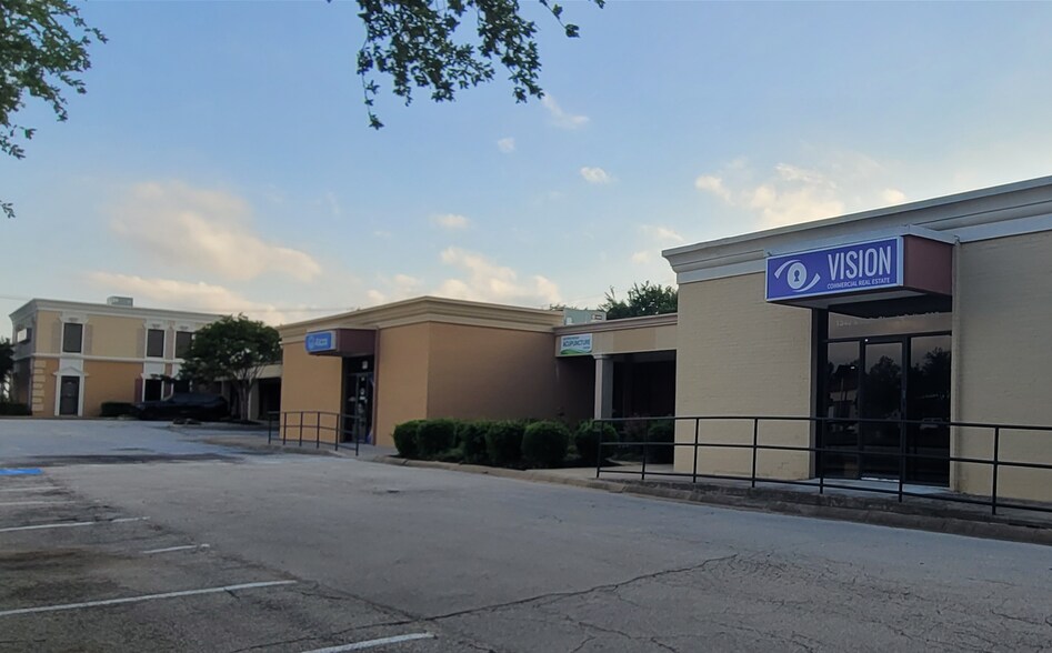1340 S main St, Grapevine, TX à vendre - Photo de l’immeuble – Image 1 sur 21
