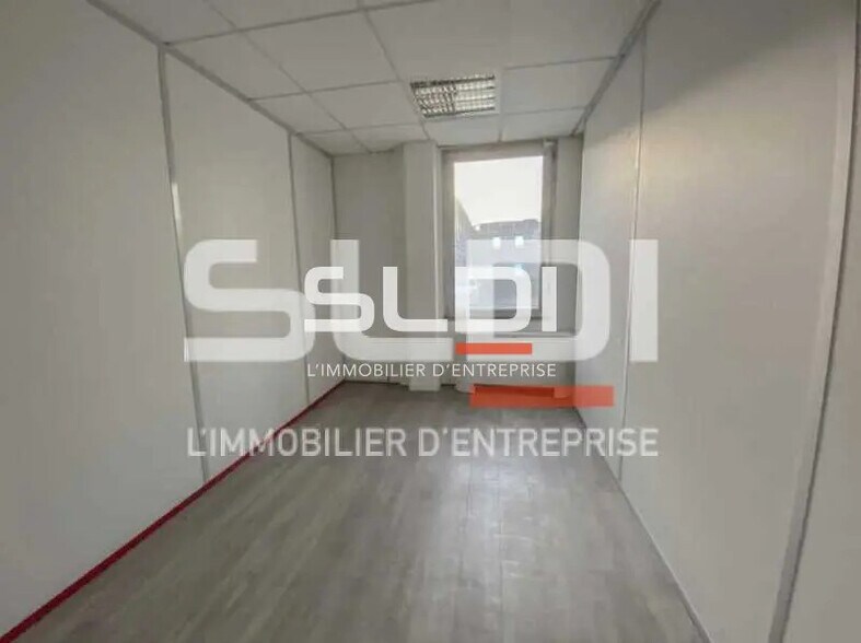 Bureau dans Bron à louer - Photo de l’immeuble – Image 3 sur 6