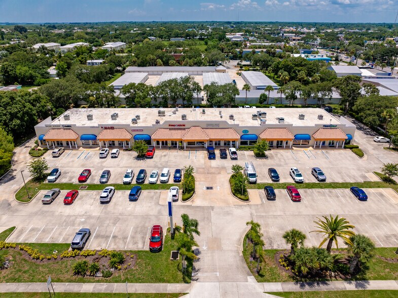 703-725 17th St, Vero Beach, FL à louer - Photo de l’immeuble – Image 3 sur 8