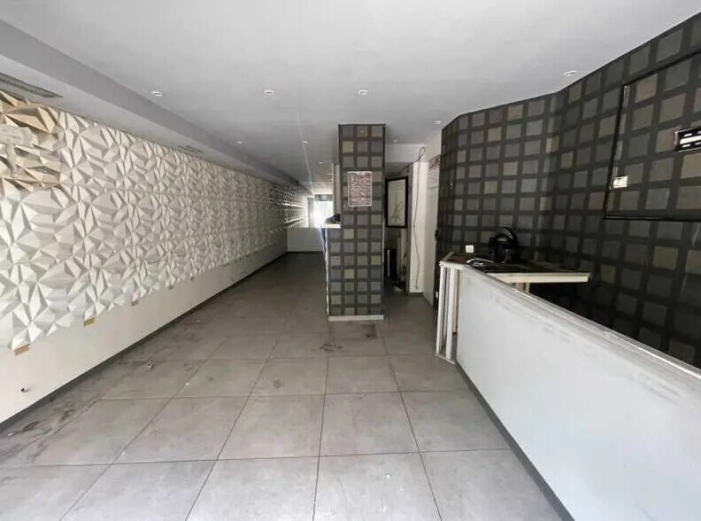 Local commercial dans Paris à louer - Photo intérieure – Image 2 sur 14