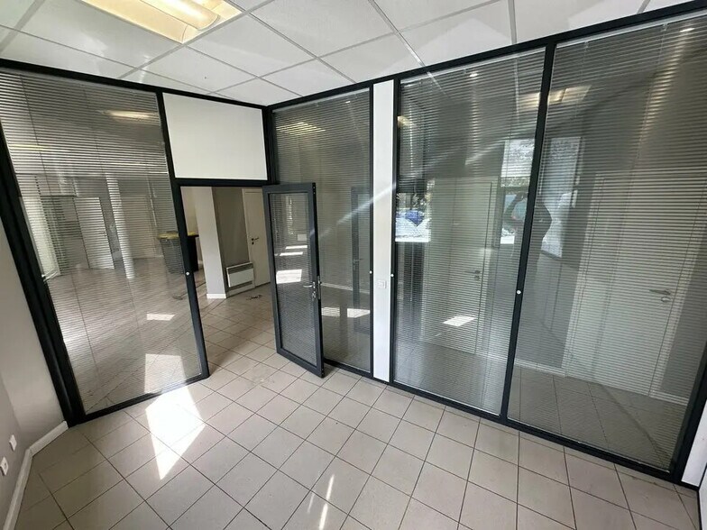 Local d’activités dans Champigny-sur-Marne à louer - Photo de l’immeuble – Image 3 sur 6
