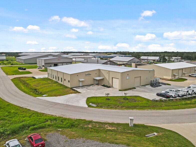 5998 Imperial Loop, College Station, TX à vendre - Photo de l’immeuble – Image 3 sur 22