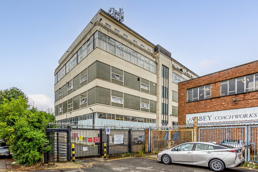East Ln, Wembley à louer - Photo de l’immeuble – Image 1 sur 18