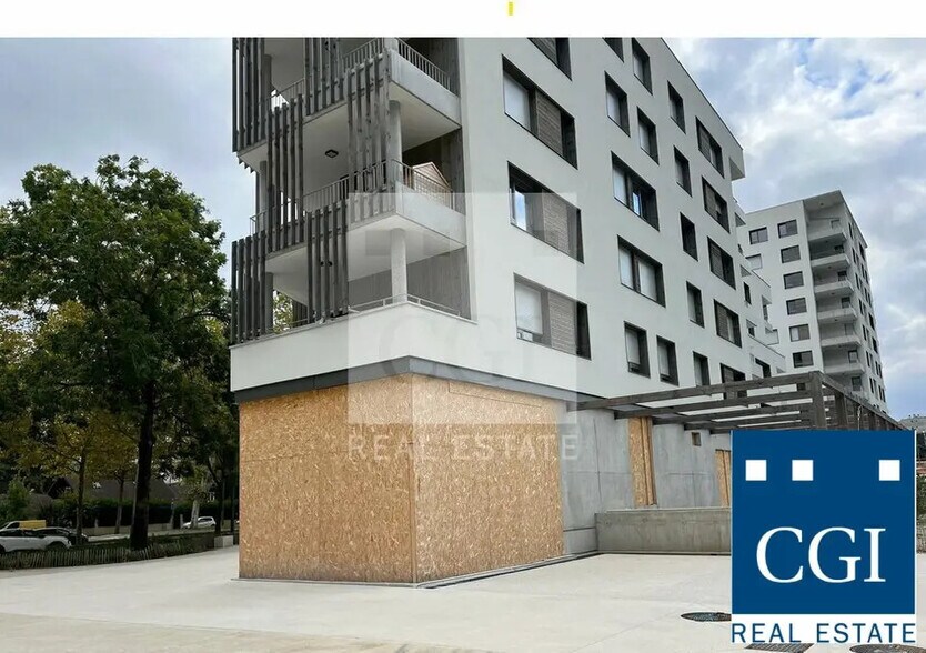 Local commercial dans Le Pont-de-Claix à louer - Photo de l’immeuble – Image 2 sur 5