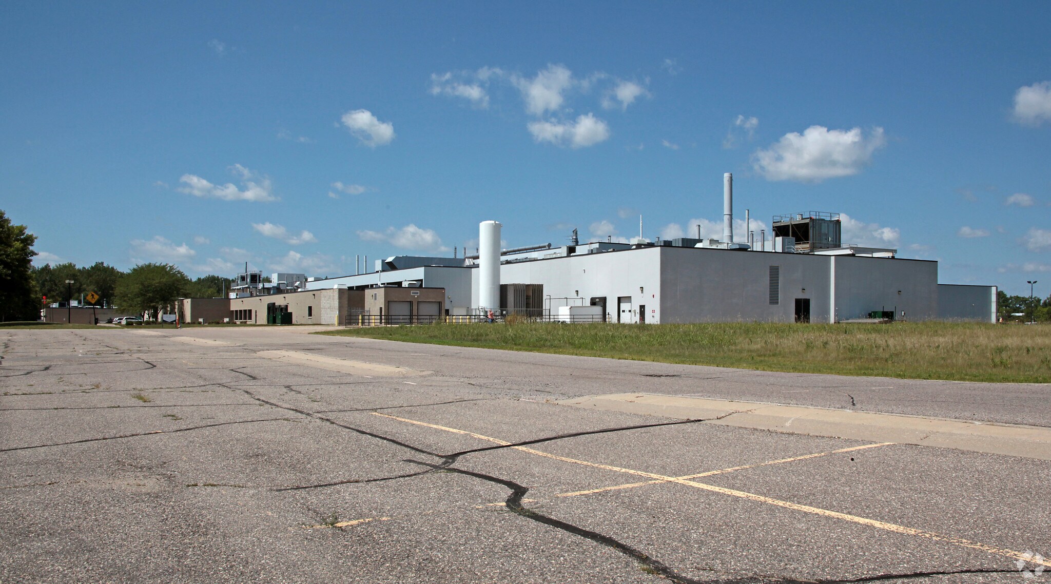 40 W Highland Park Dr NE, Hutchinson, MN à louer Photo principale– Image 1 sur 3