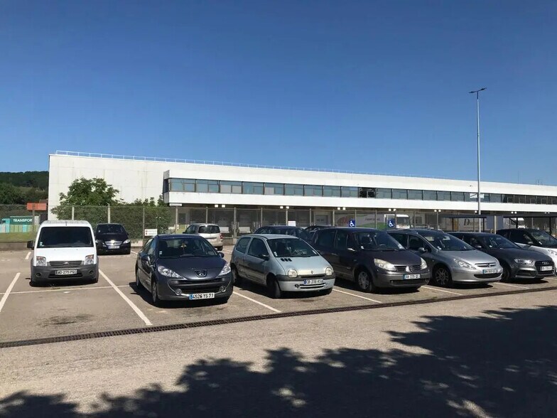 Industriel/Logistique dans Auxerre à louer - Photo de l’immeuble – Image 2 sur 8