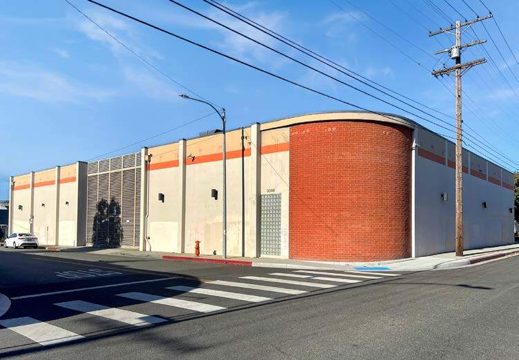 3099 N California St, Burbank, CA à louer - Photo de l’immeuble – Image 3 sur 5