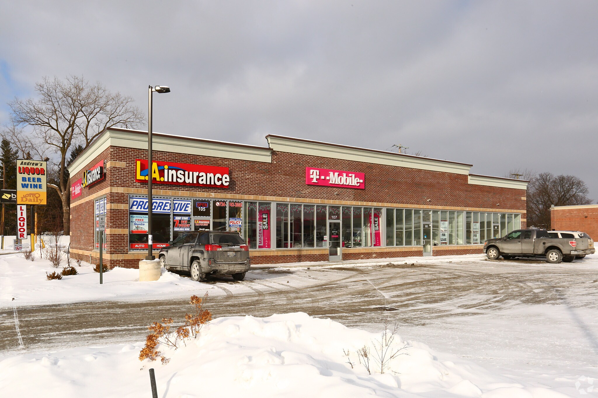 105-111 Middlebelt Rd, Garden City, MI à louer Photo principale– Image 1 sur 11