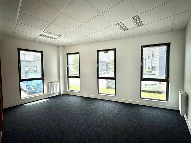 1 Rue De Sophia-Antipolis, Hérouville-Saint-Clair à louer - Photo de l’immeuble – Image 3 sur 14