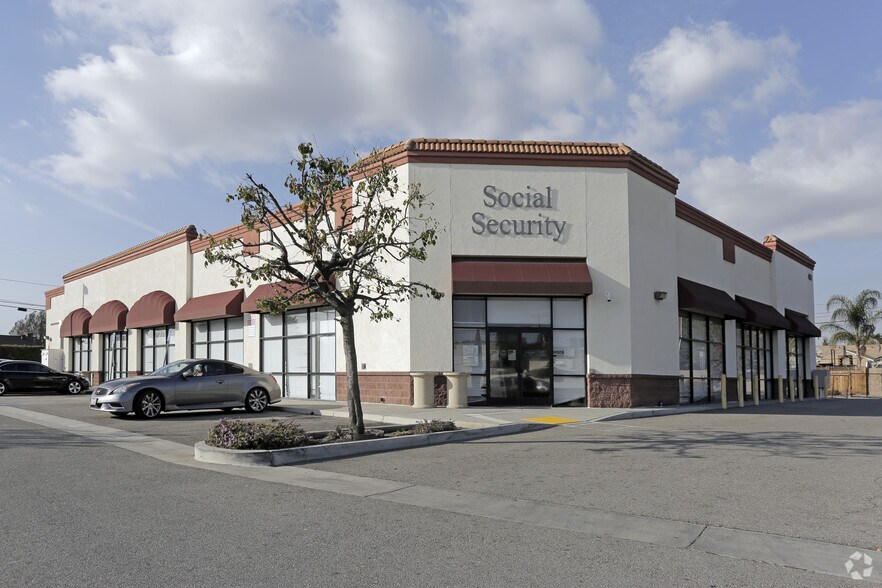 4909-4957 Paramount, Lakewood, CA à louer - Photo principale – Image 3 sur 10