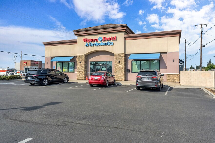 285 W El Monte Way, Dinuba, CA à vendre - Photo de l’immeuble – Image 3 sur 10