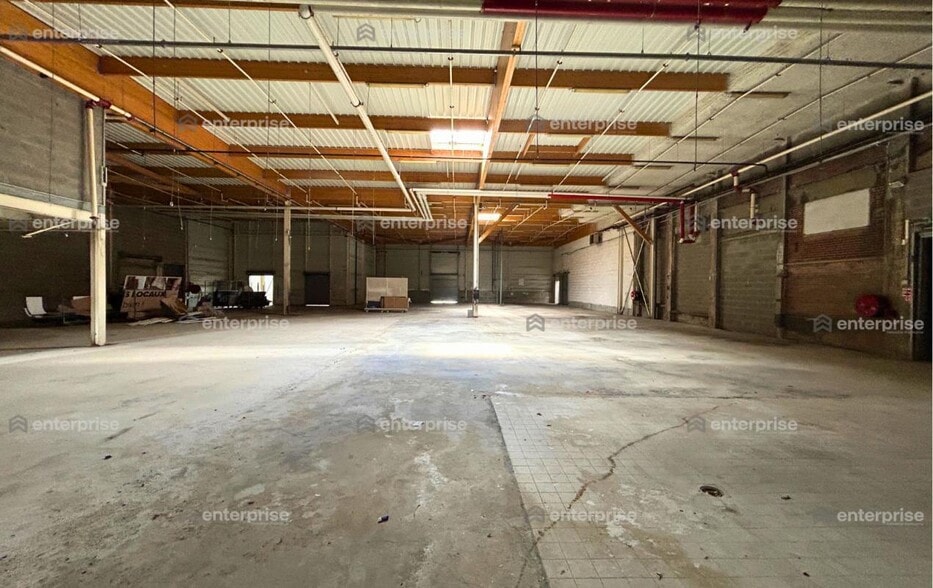 Local commercial dans Beauvais à louer - Photo de l’immeuble – Image 3 sur 8