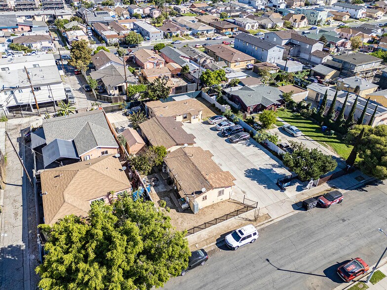 239 W 113th St, Los Angeles, CA à vendre - Photo de l’immeuble – Image 3 sur 8