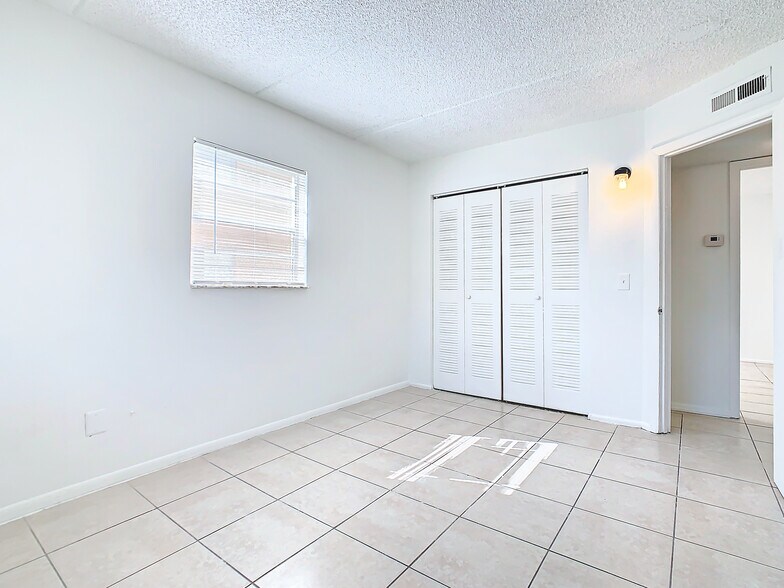 4 units for sale Michigan Ct Saint Cloud portefeuille de 4 biens à vendre sur LoopNet.fr - Photo de l’immeuble – Image 3 sur 32