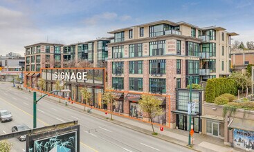 18 W Broadway, Vancouver, BC à louer Photo de l’immeuble– Image 1 sur 3
