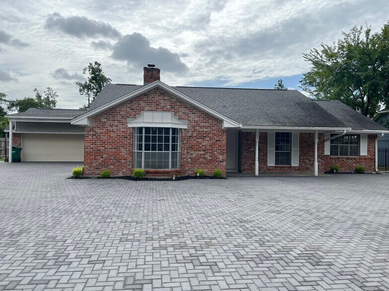 25818 Oak Ridge Dr, Spring, TX à louer - Photo de l’immeuble – Image 2 sur 24