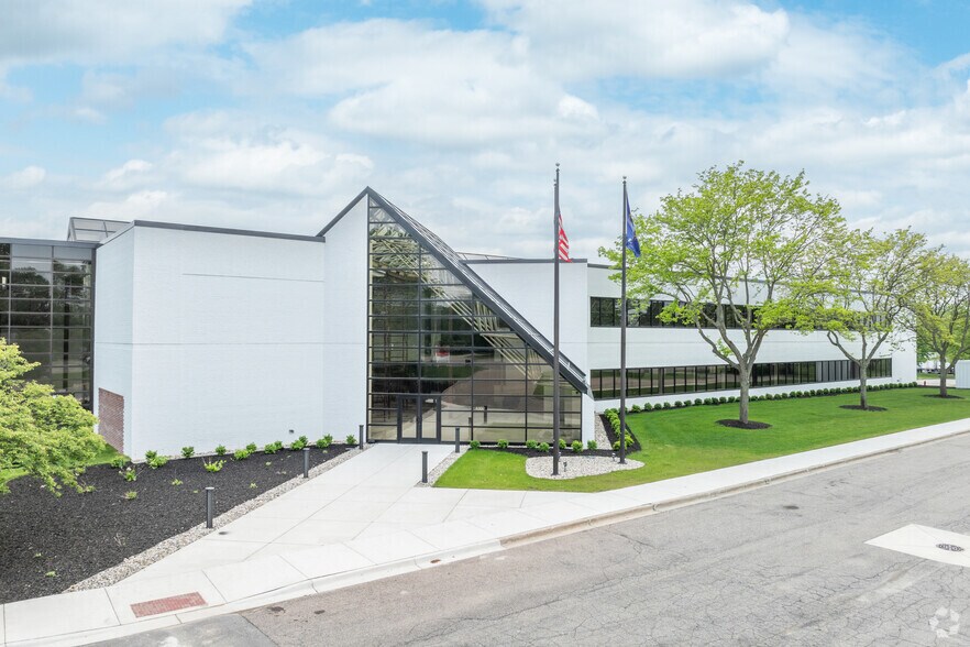 4300 36th St SE, Grand Rapids, MI à louer - Photo de l’immeuble – Image 1 sur 12