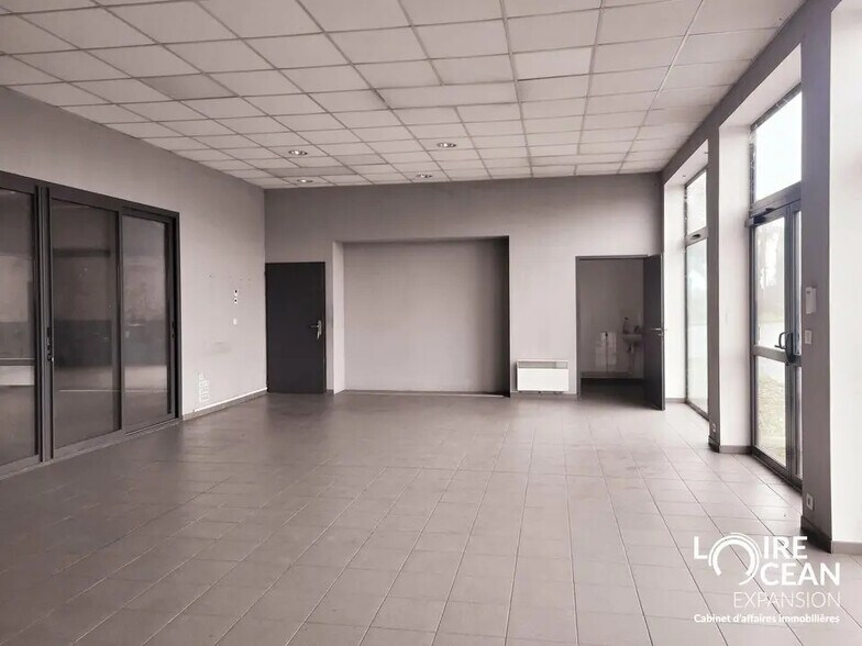 Local d'activités dans à vendre - Photo intérieure – Image 2 sur 7