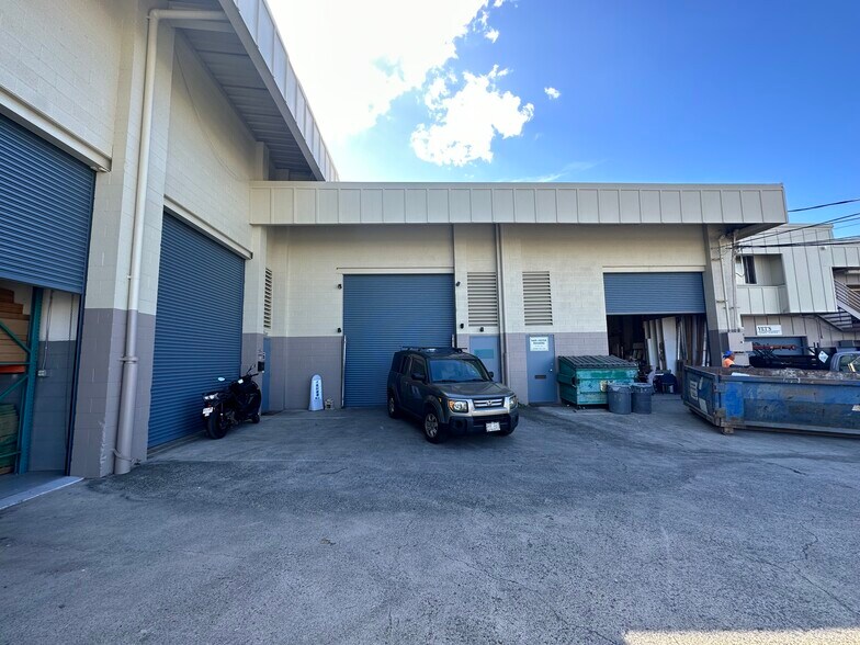 2290 Alahao Pl, Honolulu, HI à louer - Photo de l’immeuble – Image 3 sur 22