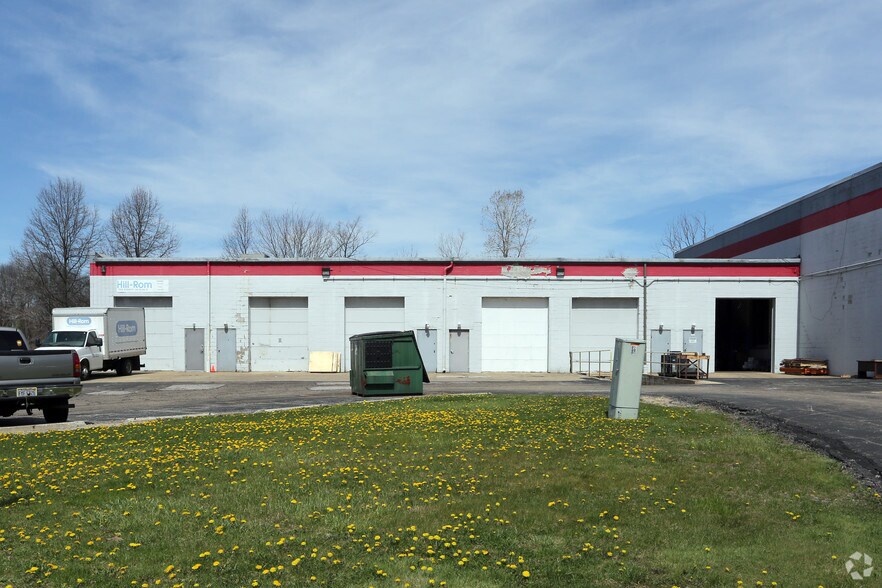 566B-574 Kennedy Rd, Akron, OH à vendre - Photo de l’immeuble – Image 3 sur 6
