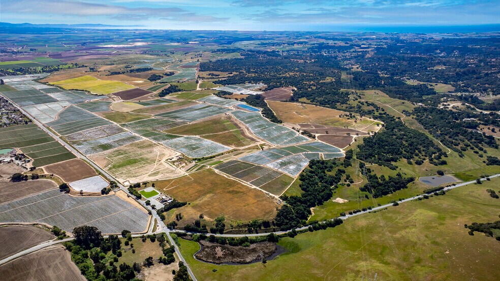 975 San Juan Grade Rd, Salinas, CA à vendre - Photo de l’immeuble – Image 2 sur 16