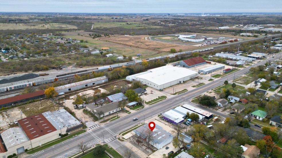 500 W 2nd St, Taylor, TX à vendre - Aérien – Image 2 sur 32