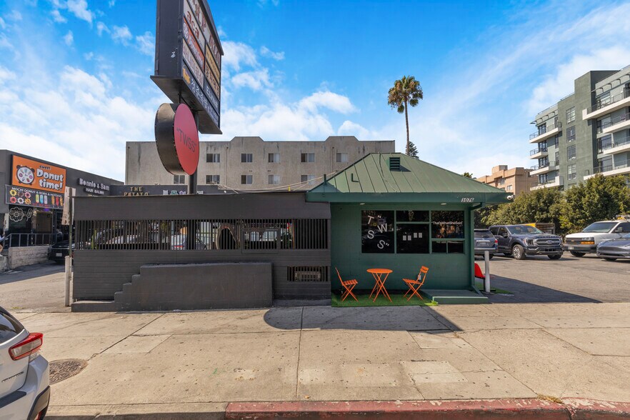 3062-3074 W 8th St, Los Angeles, CA à vendre - Photo de l’immeuble – Image 2 sur 12