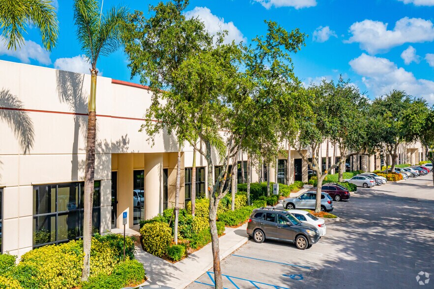 2905-2989 Commerce Pky, Miramar, FL à louer - Photo de l’immeuble – Image 2 sur 9