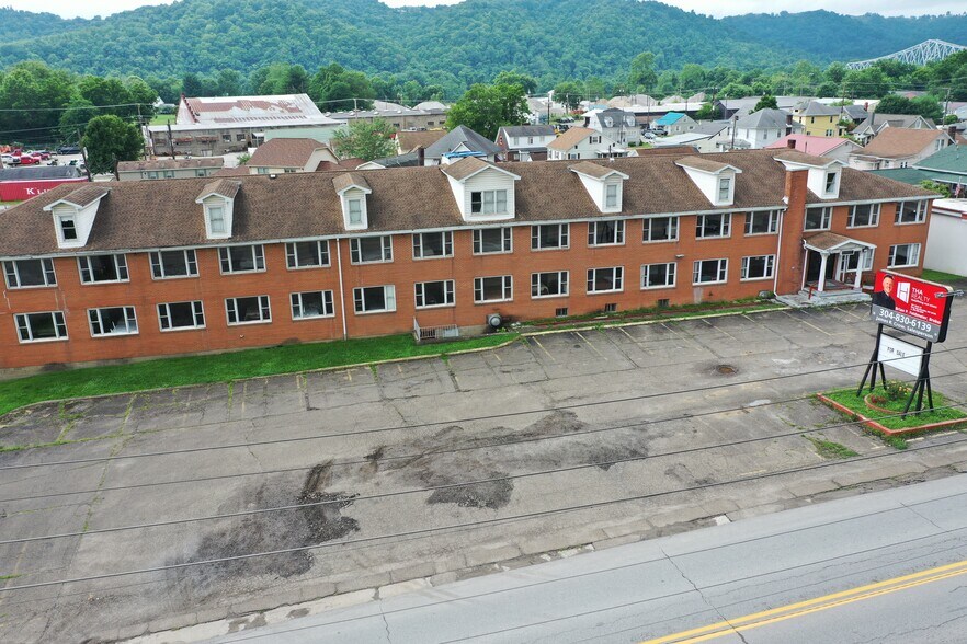 834 3rd St, New Martinsville, WV à vendre - Aérien – Image 1 sur 17