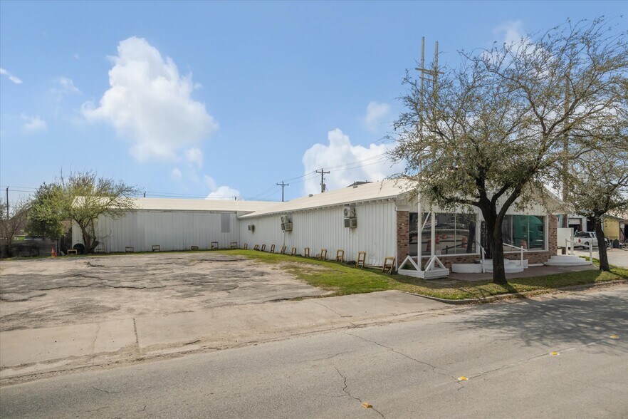 5002 Navigation Blvd, Houston, TX à louer - Photo de l’immeuble – Image 3 sur 11