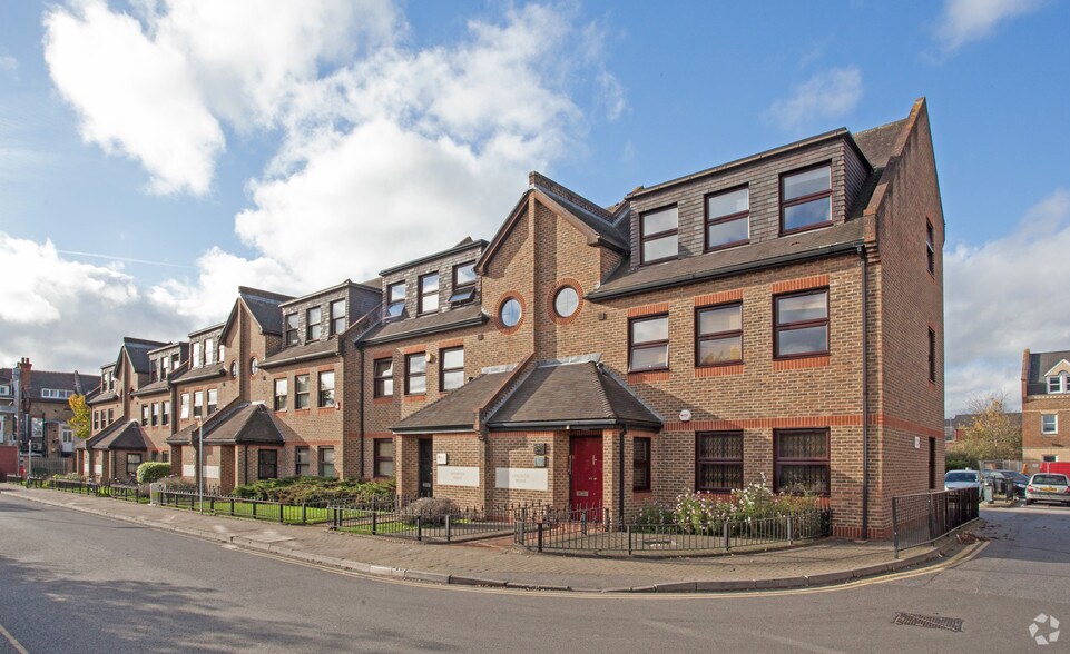 11 Churchfield Rd, Walton On Thames à louer - Photo de l’immeuble – Image 2 sur 8