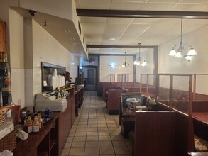 189 Picton Main St, Picton, ON à louer Photo intérieure– Image 1 sur 3