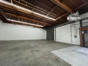 300-332 Littlefield Ave, South San Francisco, CA à louer Photo de l’immeuble– Image 1 sur 5