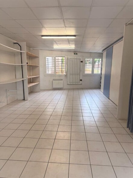 Local commercial dans Besancon à vendre - Photo de l’immeuble – Image 3 sur 4
